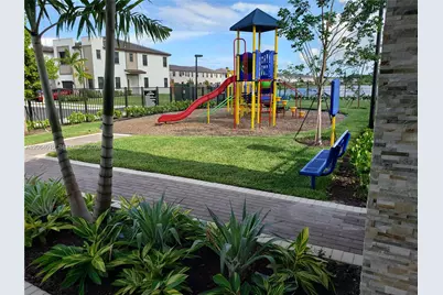 967 NE 211th St, Miami, FL 33179 - Photo 18