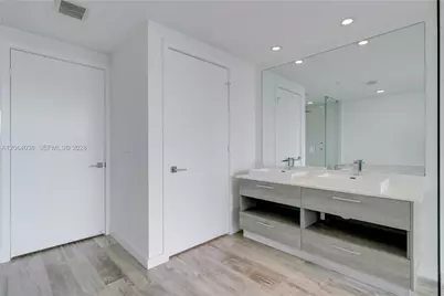 650 NE 32nd St #802, Miami, FL 33137 - Photo 14