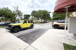 929 Coral Club Dr, Coral Springs, FL 33071 - Photo 22