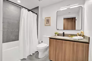 121 NE 5th St, Miami, FL 33132 - Photo 14