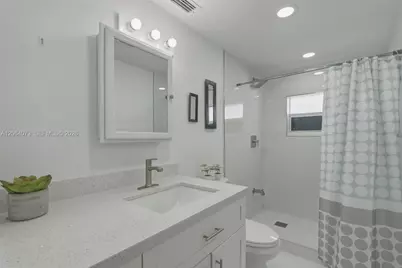 11621 NW 58th Pl, Hialeah, FL 33012 - Photo 10