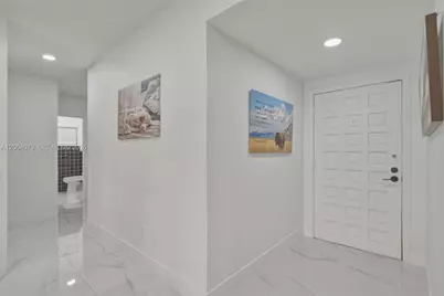 11621 NW 58th Pl, Hialeah, FL 33012 - Photo 4