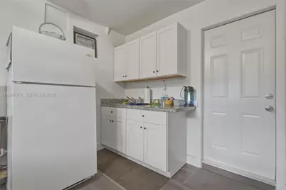 11621 NW 58th Pl, Hialeah, FL 33012 - Photo 14