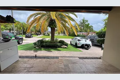 6550 SW 8th St, Pembroke Pines, FL 33023 - Photo 2
