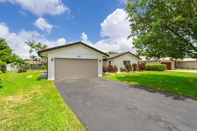 10661 NW 43rd Ct, Coral Springs, FL 33065 - Photo 2