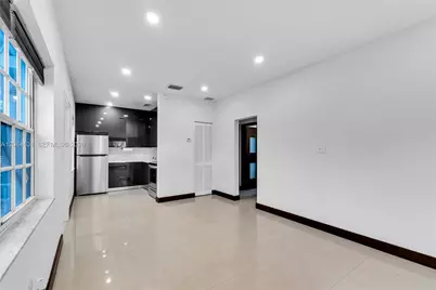 8335 E Crespi Blvd #4, Miami Beach, FL 33141 - Photo 4