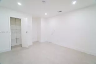 320 NE 160th St, Miami, FL 33162 - Photo 12