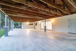 320 NE 160th St, Miami, FL 33162 - Photo 16