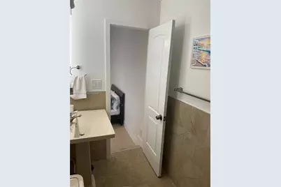320 NE 160th St, Miami, FL 33162 - Photo 32