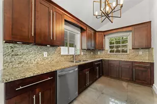 902 NW 10th Ct, Miami, FL 33136 - Photo 12