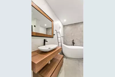 902 NW 10th Ct, Miami, FL 33136 - Photo 16