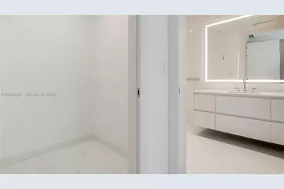 300 Biscayne Boulevard Way #1106E, Miami, FL 33131 - Photo 20