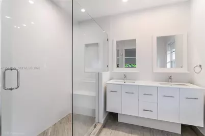 52 Camden Dr, Bal Harbour, FL 33154 - Photo 18