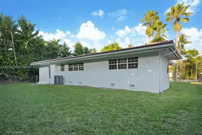 52 Camden Dr, Bal Harbour, FL 33154 - Photo 8