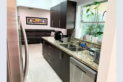 955 NW 106th Ave Cir, Miami, FL 33172 - Photo 12