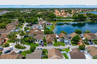 18772 NW 80th Ct, Hialeah, FL 33015 - Photo 38