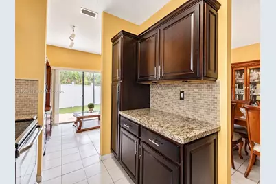 18772 NW 80th Ct, Hialeah, FL 33015 - Photo 10