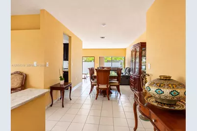 18772 NW 80th Ct, Hialeah, FL 33015 - Photo 6
