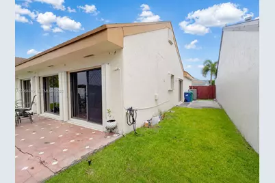 18772 NW 80th Ct, Hialeah, FL 33015 - Photo 14