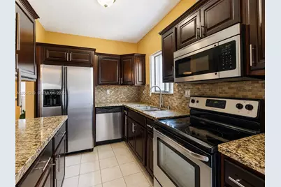18772 NW 80th Ct, Hialeah, FL 33015 - Photo 8