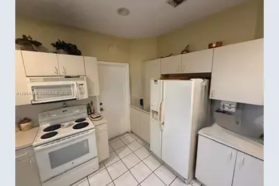 13654 SW 124th Ave Rd, Miami, FL 33186 - Photo 4