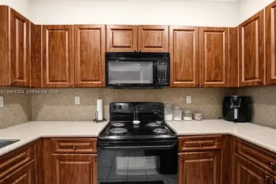 385 NE 31st Ave, Homestead, FL 33033 - Photo 4