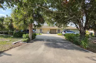 613 SE 46th Ter, Cape Coral, FL 33904 - Photo 2