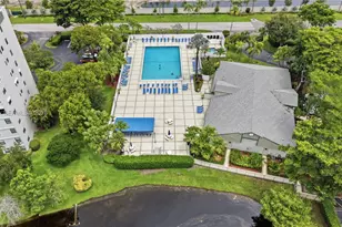2240 N Cypress Bend Dr, Pompano Beach, FL 33069 - Photo 20