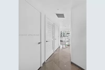 68 SE 6th St #3311, Miami, FL 33131 - Photo 4
