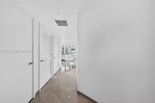 68 SE 6th St, Miami, FL 33131 - Photo 4