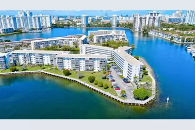 3030 Marcos Dr #T301, Aventura, FL 33160 - Photo 2