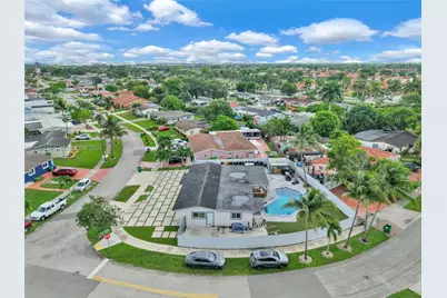 8251 NW 185th St, Hialeah, FL 33015 - Photo 36