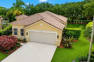 885 Tanglewood Cir, Weston, FL 33327 - Photo 1