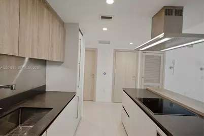 1000 Brickell Plz #3303, Miami, FL 33131 - Photo 6