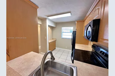7830 NW 33rd St #502, Davie, FL 33024 - Photo 4