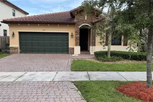 737 SE 37th Pl, Homestead, FL 33033 - Photo 1