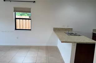 737 SE 37th Pl, Homestead, FL 33033 - Photo 6