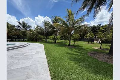 19690 SW 210th St, Miami, FL 33187 - Photo 16