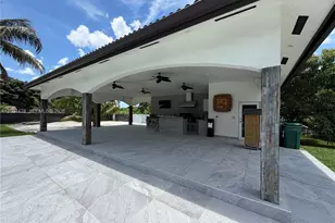19690 SW 210th St, Miami, FL 33187 - Photo 18
