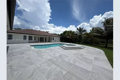 19690 SW 210th St, Miami, FL 33187 - Photo 12