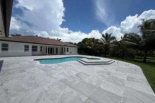 19690 SW 210th St, Miami, FL 33187 - Photo 12