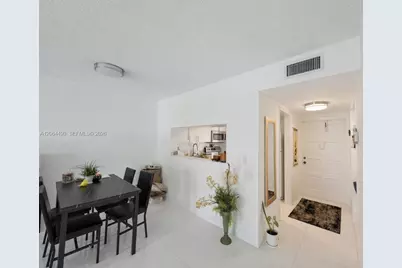 1201 Hillcrest Ct #205, Hollywood, FL 33021 - Photo 8