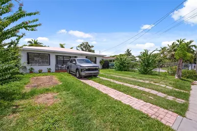 327 NW 3rd St, Florida City, FL 33034 - Photo 2