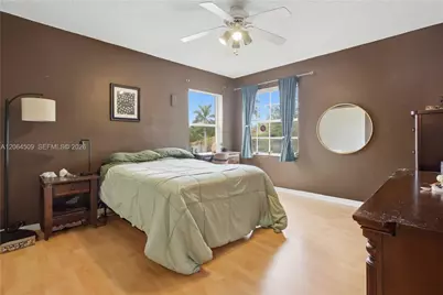 1040 NW 185th Ave, Pembroke Pines, FL 33029 - Photo 10