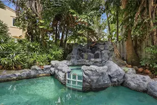 1040 NW 185th Ave, Pembroke Pines, FL 33029 - Photo 16