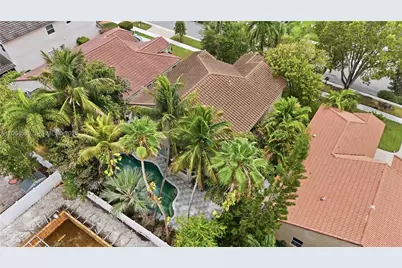 1040 NW 185th Ave, Pembroke Pines, FL 33029 - Photo 20