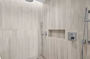 5775 Collins Ave, Miami Beach, FL 33140 - Photo 24