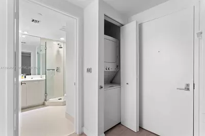 55 SW 9th St #1105, Miami, FL 33130 - Photo 2