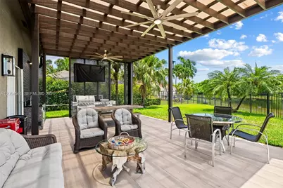 2498 Eagle Run Dr, Weston, FL 33327 - Photo 8