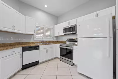 15890 SW 12th St, Pembroke Pines, FL 33027 - Photo 12